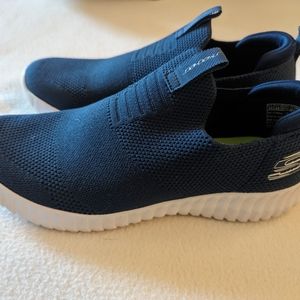 Skechers Size 5.5 Memory Foam shoes